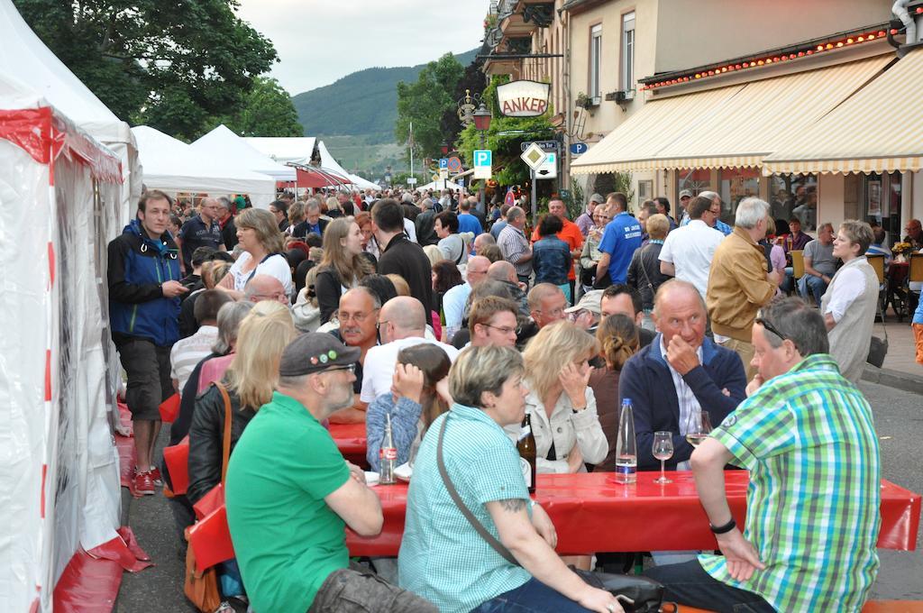 Hotel Gasthof Schuster Und Gaestehaus 吕德斯海姆 外观 照片