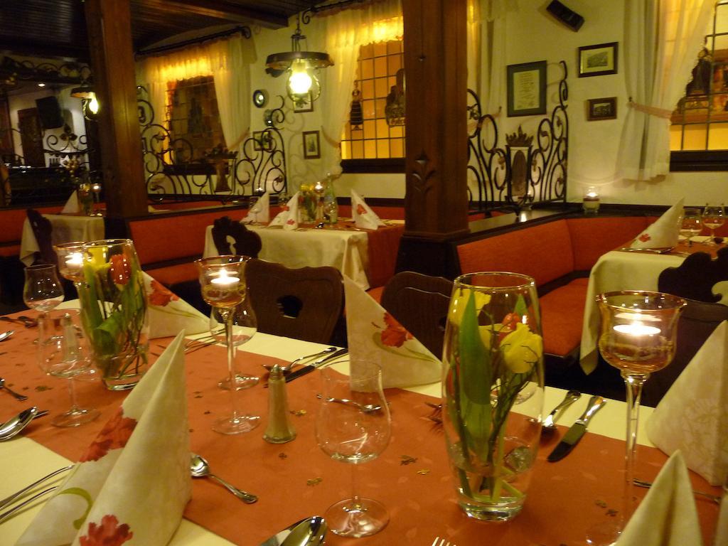 Hotel Gasthof Schuster Und Gaestehaus 吕德斯海姆 外观 照片