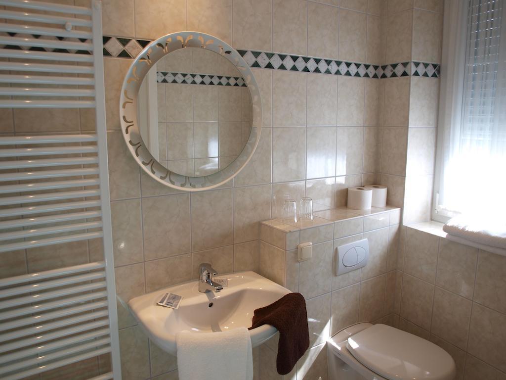 Hotel Gasthof Schuster Und Gaestehaus 吕德斯海姆 客房 照片