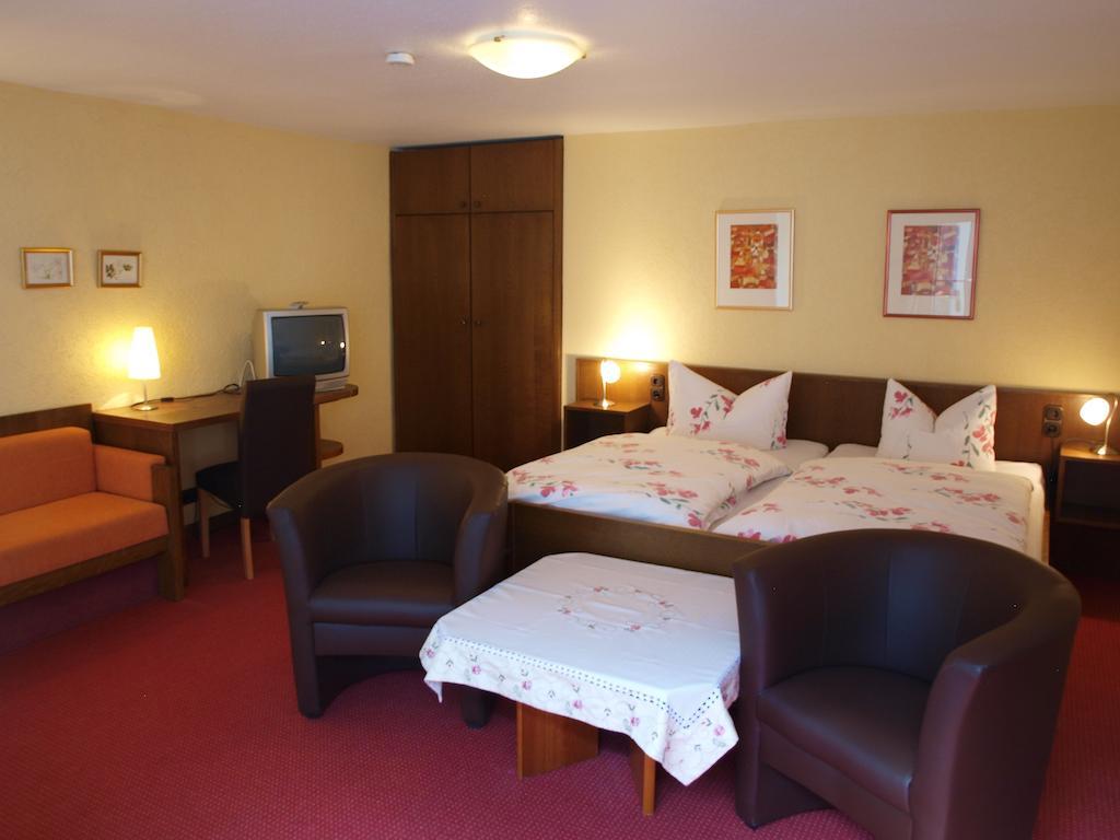 Hotel Gasthof Schuster Und Gaestehaus 吕德斯海姆 客房 照片
