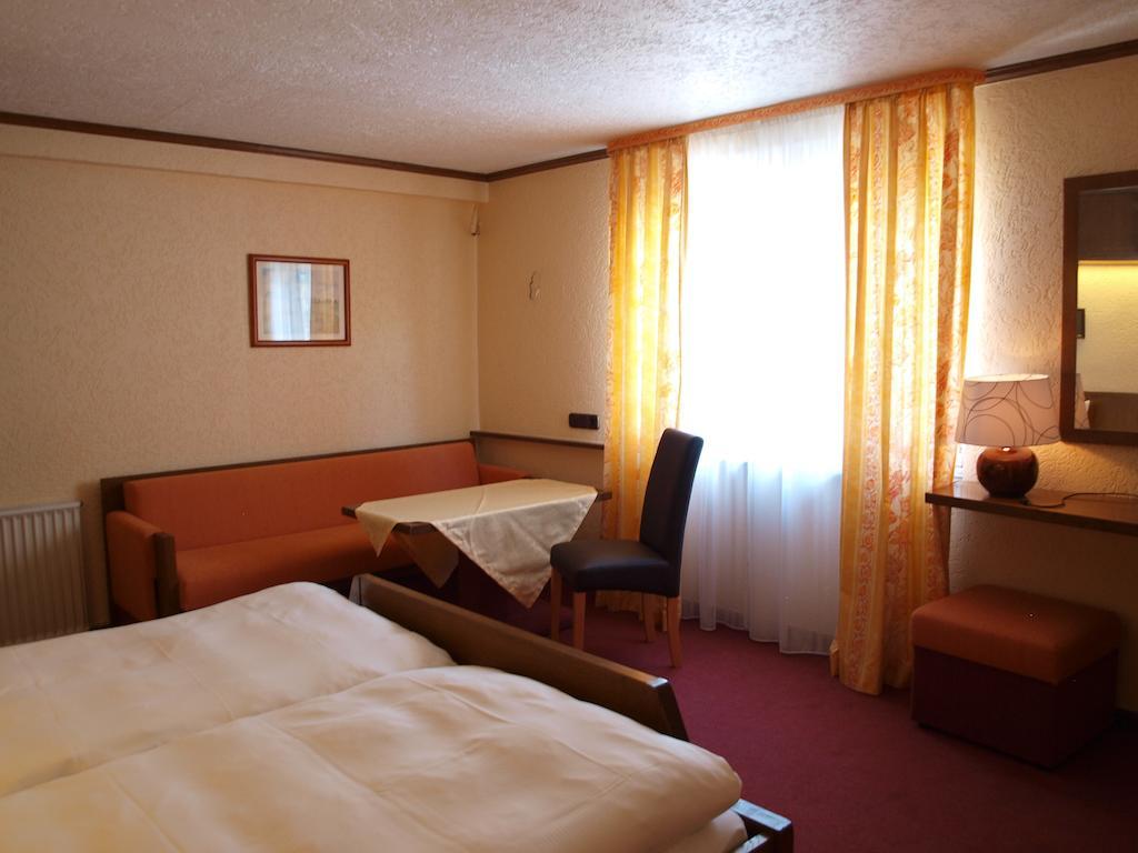 Hotel Gasthof Schuster Und Gaestehaus 吕德斯海姆 客房 照片